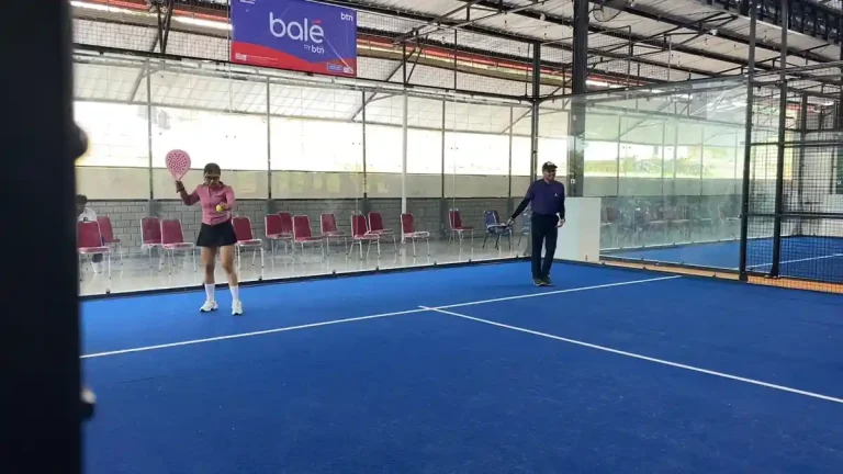 Lapangan Padel Pertama di Pangkalpinang, Ramah untuk Pemula dengan Sewa Raket Tersedia!